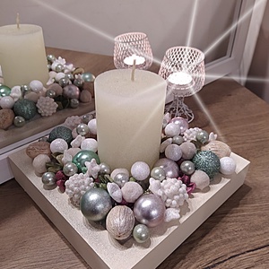 Karácsonyi asztali dekoráció gyertyával, halvány pasztell zöldes színben   - karácsony - karácsonyi lakásdekoráció - Meska.hu