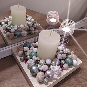 Karácsonyi asztali dekoráció gyertyával, halvány pasztell zöldes színben   - karácsony - karácsonyi lakásdekoráció - Meska.hu