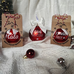 Céges karácsonyi ajándék - üveg karácsonyfagömb választott felírattal és céges logóval ellátott díszdobozzal - karácsony - karácsonyi lakásdekoráció - karácsonyfadíszek - Meska.hu