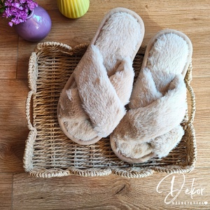 Menyasszonyi/koszorúslány készülődős papucs, pihe-puha esküvői készülődős szőrmés papucs - esküvő - kiegészítők - esküvői köntös - Meska.hu