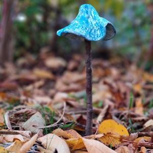 Kék libbenő szoknyagomba - otthon & életmód - ház & kert - kerti dísz - Meska.hu