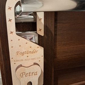 Fogtündért váró dekor táblácska, Otthon & Életmód, Dekoráció, Ajtó- és ablak dekoráció, Ablakdísz, Gravírozás, pirográfia, MESKA
