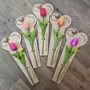 Nőnapi dekoráció fa alapon élethű tulipánnal - Meska.hu
