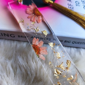 Virágos epoxy könyvjelző, arany - otthon & életmód - dekoráció - dísztárgy - Meska.hu