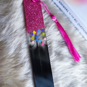 Epoxy könyvjelző, vidám szívecskékkel - otthon & életmód - dekoráció - dísztárgy - Meska.hu