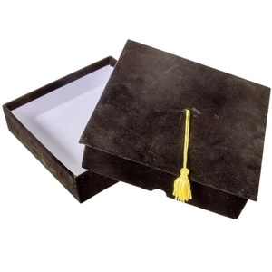 Bársony papírdoboz ajándék doboz ballagási sapka fekete 4,5x18cm (Ballagás) - otthon & életmód - papír, írószer - ajándékozás kellékei - pénzátadó doboz - Meska.hu