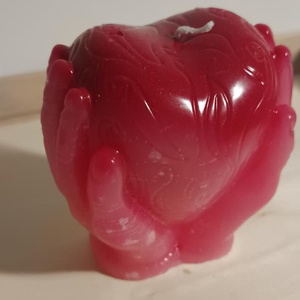 Szív a kézben kézműves gyertya 8x7x5cm, Kellékek & szerszámok, Dekorációs kellékek, Dekorációs gyertya, Mindenmás, MESKA