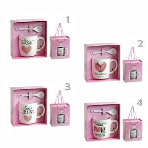 Bögre +kiskanál rózsaszín szív 2dl dísztasakban 4 féle (Valentin napi ajándékok), Otthon & Életmód, Konyhafelszerelés, tálalás, Tálalás, Bögre & Csésze, Kerámia, MESKA