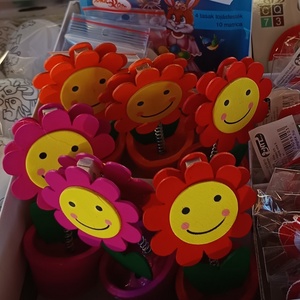 Facsipeszes virág mosolygós 10,5cm 3féle - otthon & életmód - virágdekoráció - virágdíszek - virágdísz kaspóban - Meska.hu