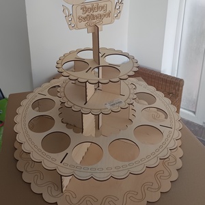 Sör Torta Fából Szülinapra - Boldog Szülinapot feliratú topperrel - Születésnapi ajándék sörimádóknak  - otthon & életmód - konyhafelszerelés, tálalás - italos kellékek - sörtartó - Meska.hu