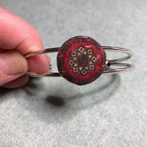 Mandala mintás, parafa betétes, ezüst színű, merev karkötő   - Meska.hu