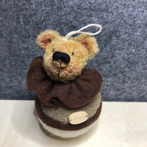 Színes gyapjú gombóc mackók - karácsony - karácsonyi lakásdekoráció - karácsonyfadíszek - Meska.hu