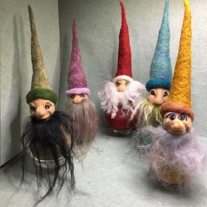 Mikulás és manói-csepp alakú, vicces, gyapjú karácsonyfadísz, Karácsony, Karácsonyi lakásdekoráció, Karácsonyi manók, figurák, Nemezelés, MESKA