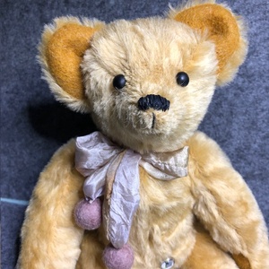 Selymesréti Cini- antik francia szabásmintás mohair mackó - művészet - más művészeti ág - Meska.hu