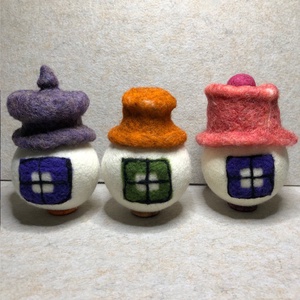 Gyapjú  manóházikó - művészet - más művészeti ág - Meska.hu