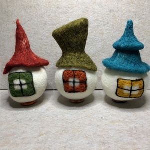 Gyapjú  manóházikó - művészet - más művészeti ág - Meska.hu