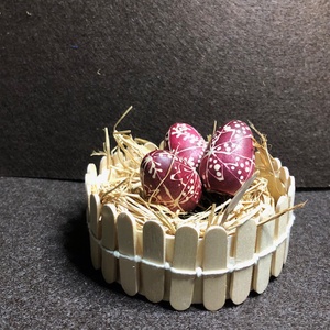 Természetes húsvéti asztaldísz, viasszal írt fatojásokkal - Meska.hu