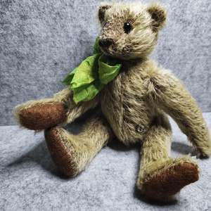 Tudor-mohair mackó - művészet - más gyűjtemények - Meska.hu