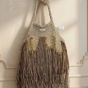 Krém�bézs rojtos makramé táska � bohém elegancia, kivehető belső zsákkal, Táska & Tok, Kézitáska & válltáska, Vállon átvethető táska, Csomózás, MESKA