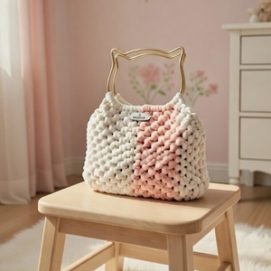 Makramé kislány cica táska - táska & tok - kézitáska & válltáska - vállon átvethető táska - Meska.hu