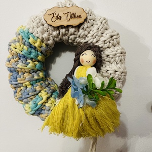 Tavaszi makramé baba ajtódekoráció virágcsokorral � kézzel készült üde tavaszi ajtódísz - otthon & életmód - dekoráció - fali és függő dekoráció - falra akasztható dekor - Meska.hu