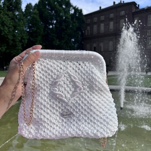 Makramé vállra akasztható táska  rózsakvarc ásványgyöngyökkel - Meska.hu