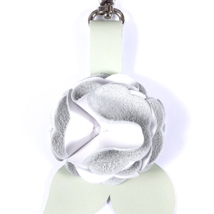 Rózsa kulcstartó bőrből (fehér+világos pasztell zöld), Táska & Tok, Kulcstartó & Táskadísz, Kulcstartó, Bőrművesség, MESKA