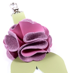 Rózsa kulcstartó bőrből (rózsaszín+fűzöld) - táska & tok - kulcstartó & táskadísz - kulcstartó - Meska.hu