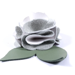 Rózsa kulcstartó bőrből (fehér+sötét pasztell zöld) - táska & tok - kulcstartó & táskadísz - kulcstartó - Meska.hu