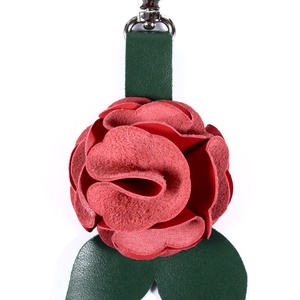 Rózsa kulcstartó bőrből (piros+sötétzöld), Táska & Tok, Kulcstartó & Táskadísz, Kulcstartó, Bőrművesség, MESKA