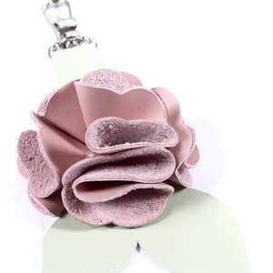 Rózsa kulcstartó bőrből (világos rózsa+világos pasztell zöld) - táska & tok - kulcstartó & táskadísz - kulcstartó - Meska.hu