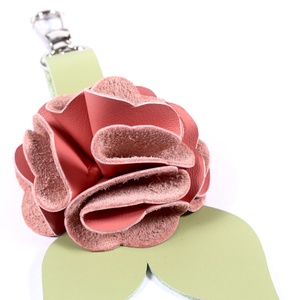 Rózsa kulcstartó bőrből (világos barack+fűzöld) - táska & tok - kulcstartó & táskadísz - kulcstartó - Meska.hu