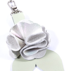 Rózsa kulcstartó bőrből (gyöngyházfényű+világos pasztell zöld) - táska & tok - kulcstartó & táskadísz - kulcstartó - Meska.hu