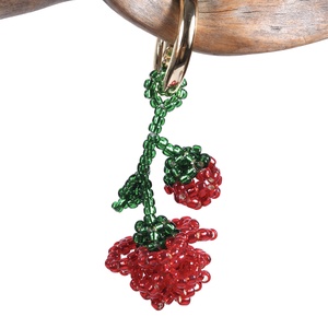 Rózsa táskadísz gyöngyből (piros+zöld) - Meska.hu