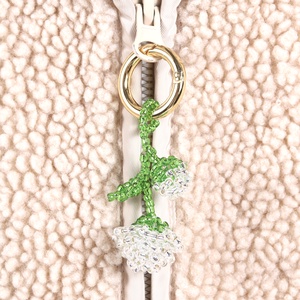 Rózsa táskadísz gyöngyből (átlátszó+fűzöld) - táska & tok - kulcstartó & táskadísz - táskadísz - Meska.hu