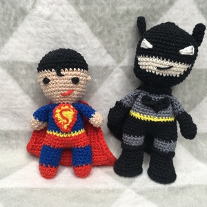 Amigurumi, horgolt szuperhős figurák, Batman/Superman - játék & sport - plüssállat & játékfigura - ember - Meska.hu