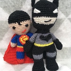 Amigurumi, horgolt szuperhős figurák, Batman/Superman - játék & sport - plüssállat & játékfigura - ember - Meska.hu