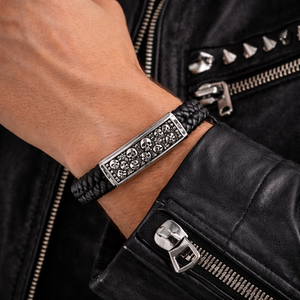 Aprókoponyás férfi bőr karkötő  - ékszer - karkötő - karkötő medállal - Meska.hu