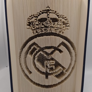 Egyedi Real Madrid lógós könyvszobor, Otthon & Lakás, Dekoráció, Asztal és polc dekoráció, Könyvszobor, Papírművészet, MESKA