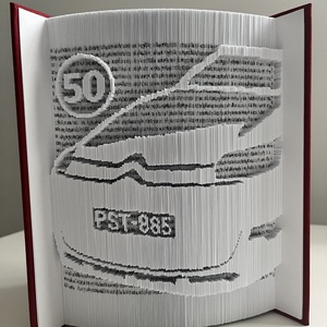 Egyedi könyvszobor születésnapra, Otthon & Életmód, Dekoráció, Asztal és polc dekoráció, Könyvszobor, Papírművészet, MESKA