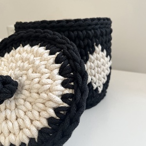 Fekete-fehér horgolt kosár tetővel, Otthon & Életmód, Dekoráció, Asztal és polc dekoráció, Dekorációs tál, tartó, Horgolás, MESKA