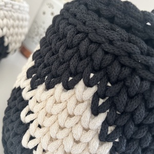 Fekete-fehér horgolt kosár tetővel - otthon & életmód - dekoráció - asztal és polc dekoráció - dekorációs tál, tartó - Meska.hu