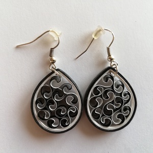 Elegáns vidámság - quilling technikával készült fülbevaló - ékszer - fülbevaló - lógó csepp fülbevaló - Meska.hu