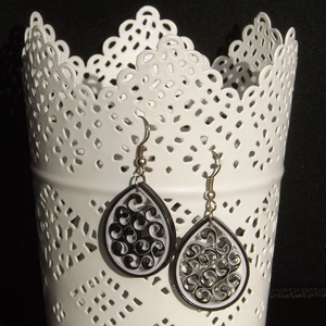 Elegáns vidámság - quilling technikával készült fülbevaló - ékszer - fülbevaló - lógó csepp fülbevaló - Meska.hu
