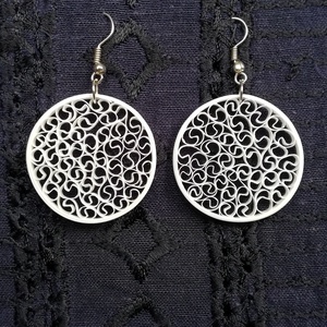 Quilling technikával készült fehér fülbevaló - Meska.hu