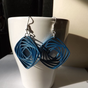 Kék négyzetek örvénye - quilling technikával készült fülbevaló - Meska.hu