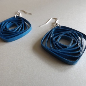 Kék négyzetek örvénye - quilling technikával készült fülbevaló - ékszer - fülbevaló - lógó fülbevaló - Meska.hu