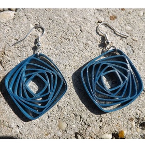 Kék négyzetek örvénye - quilling technikával készült fülbevaló - ékszer - fülbevaló - lógó fülbevaló - Meska.hu
