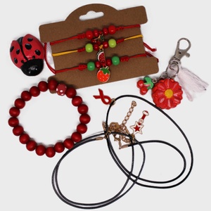 Piros katicás női ajándékcsomag, Ékszer, Ékszerszett, Gyöngyfűzés, gyöngyhímzés, Gyurma, MESKA