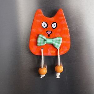 Vörös cicás hűtőmágnes, Otthon & Életmód, Konyhafelszerelés, tálalás, Konyhai dekoráció, Hűtőmágnes, Gyurma, MESKA